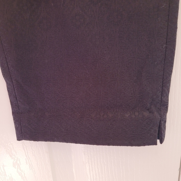 LORD and Taylor Black Cropped Patterned Pants - Picture 8 of 9